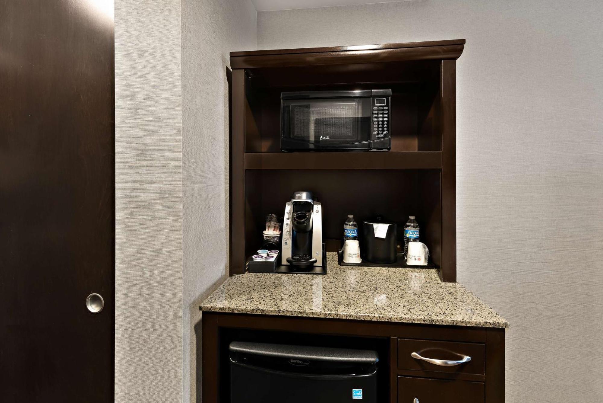 Hilton Garden Inn Findlay Bagian luar foto