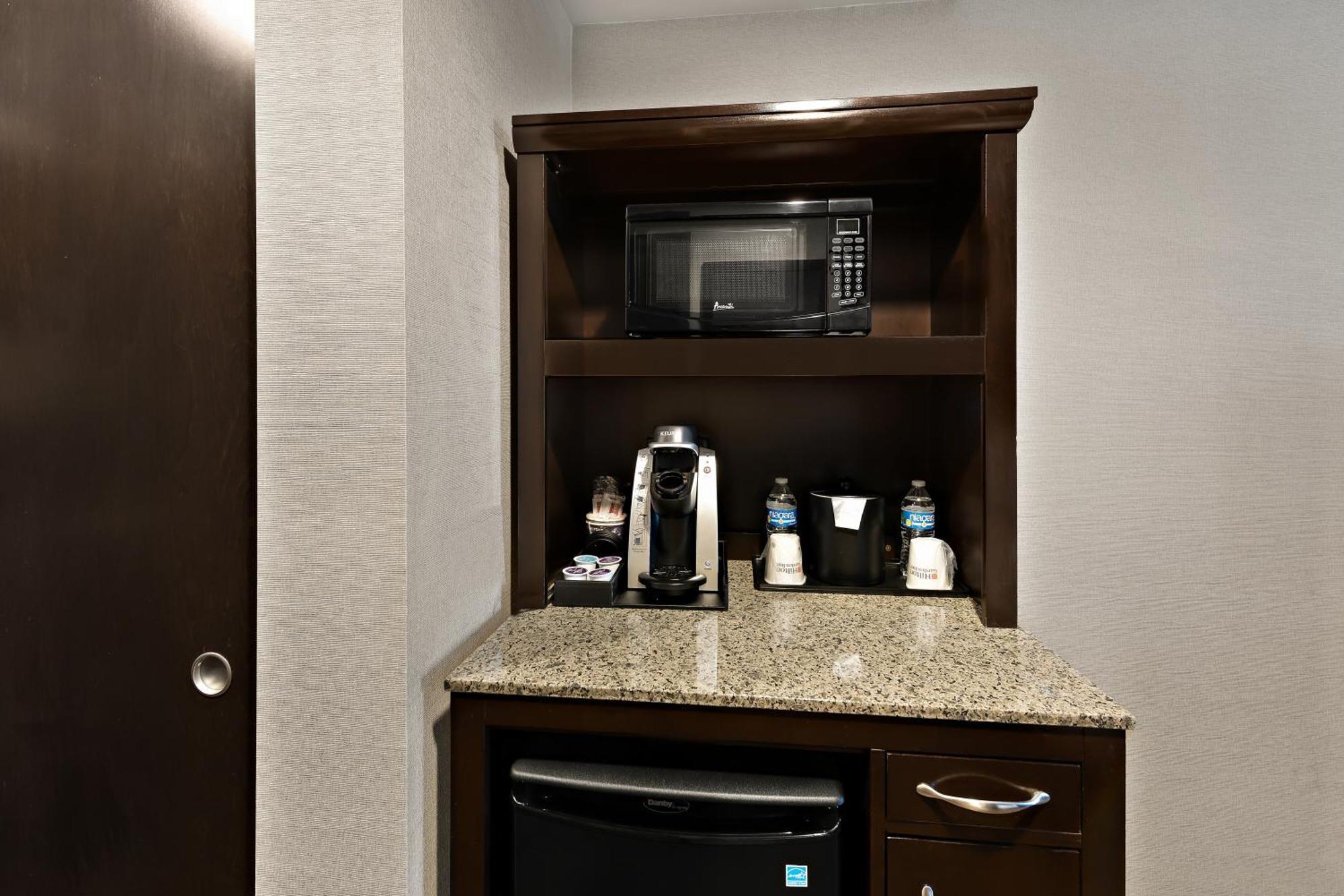 Hilton Garden Inn Findlay Bagian luar foto